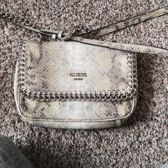 Guess cross body bag - Picture 1 of 2